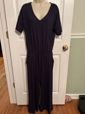 Women's V-Neck Short Sleeve Cropped Jumpsuit in Deep Navy